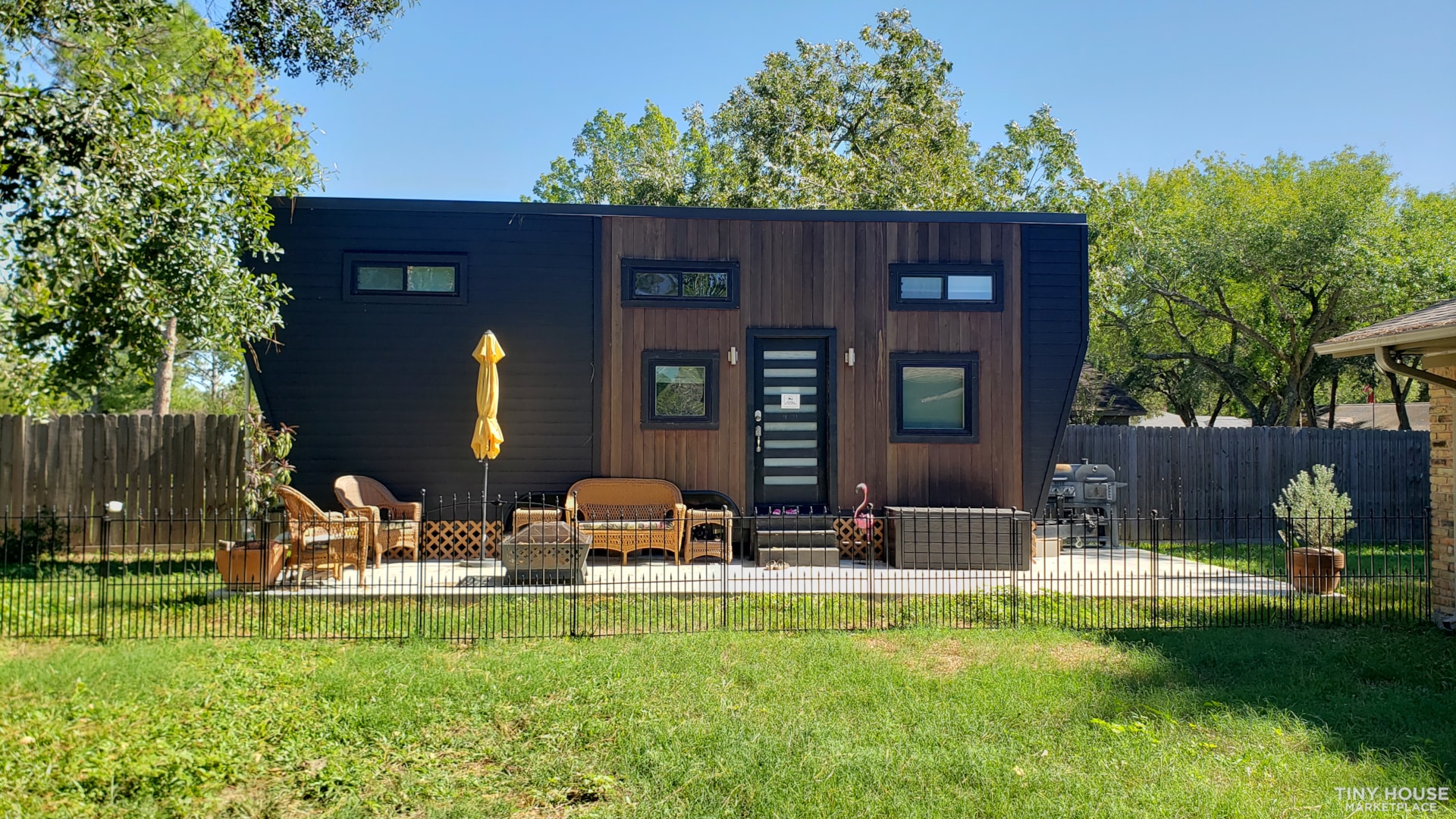 Luxury Farmhouse Style Custom Made Tiny Home Luxury Farmhouse Style Custom Made Tiny Home - Image 1